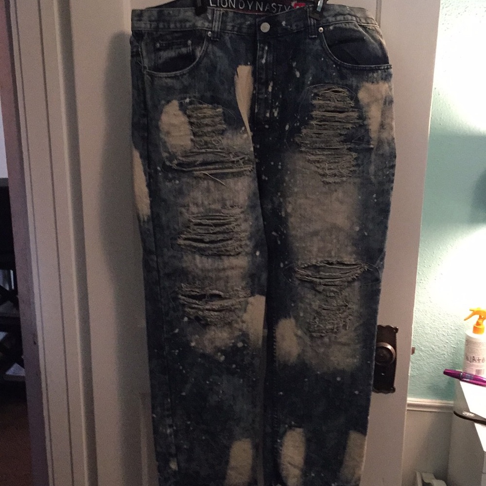 Stressed denim jeans